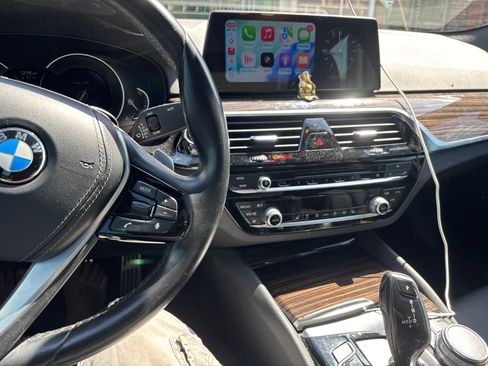 Used 2018 BMW 530i image 2