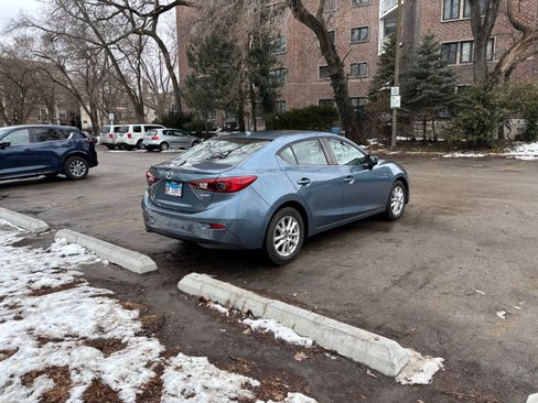 Used 2015 MAZDA MAZDA3 i Touring w/ Technology Package image 9