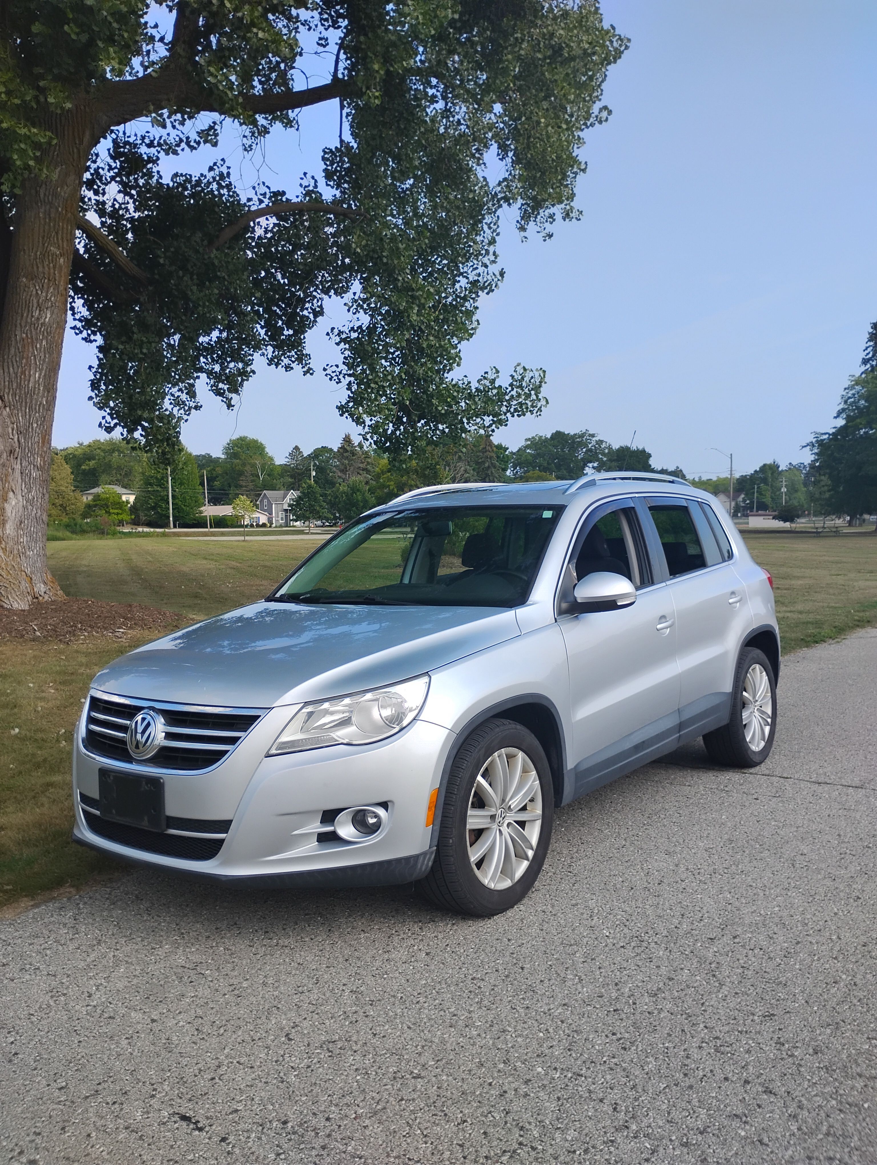 Used 2009 Volkswagen Tiguan SEL AWD/4WD image 1