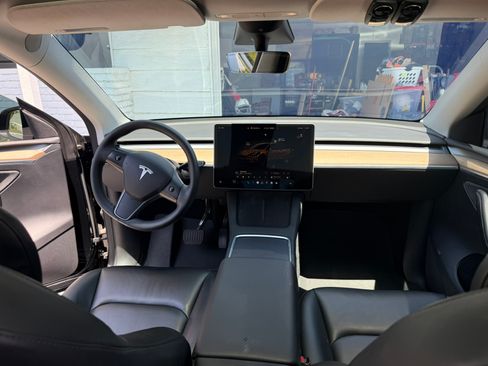 Used 2023 Tesla Model Y Long Range AWD/4WD image 14