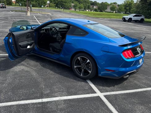 Used 2019 Ford Mustang Coupe RWD image 2