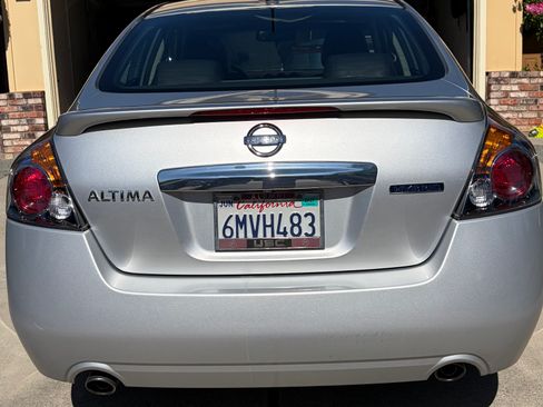 Used 2010 Nissan Altima Hybrid Sedan w/ Premium Pkg FWD image 1