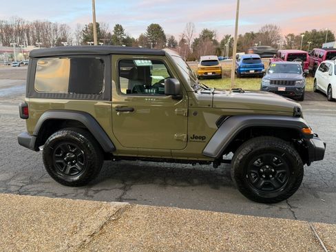 Used 2025 Jeep Wrangler Sport AWD/4WD image 4