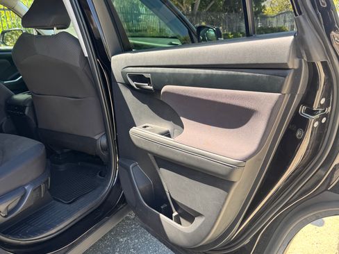 Used 2020 Toyota Highlander L FWD image 15