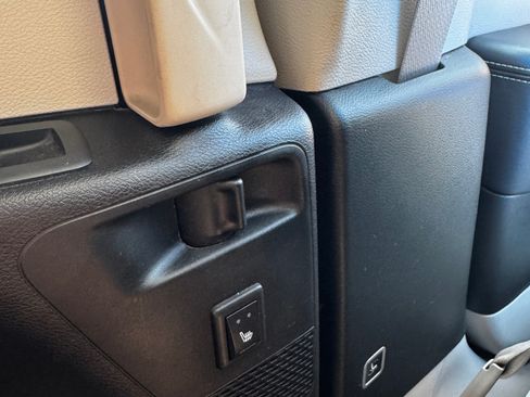 Used 2020 Chrysler Pacifica Touring-L Plus w/ Advanced Safetytec Group FWD image 27