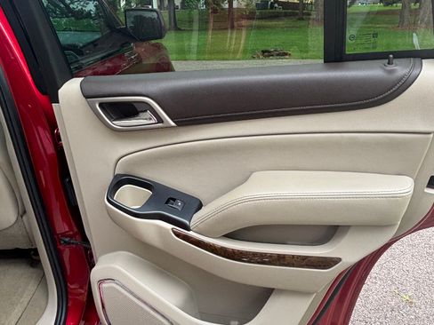 Used 2015 GMC Yukon Denali w/ Premium Package image 11