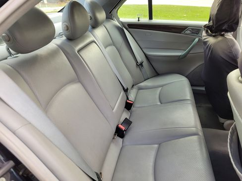 Used 2004 Mercedes-Benz C 240 4MATIC Sedan image 10