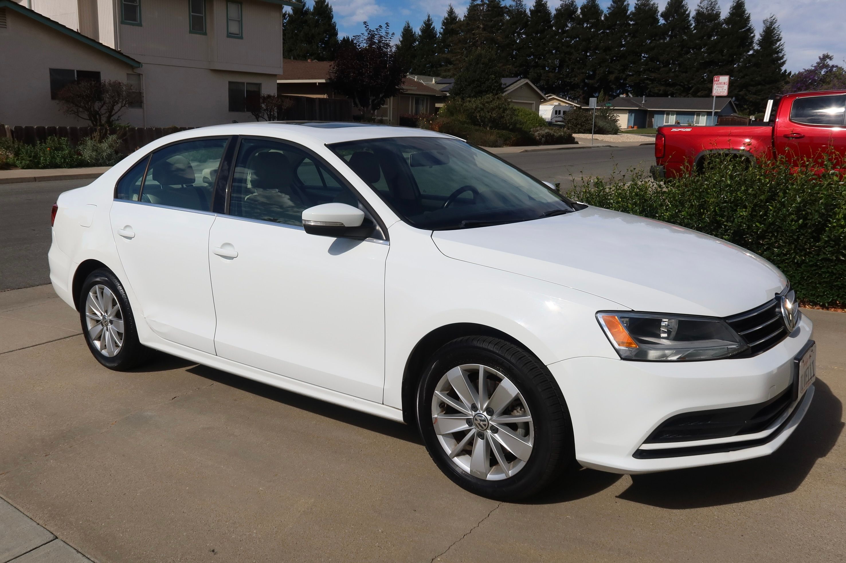 Used 2015 Volkswagen Jetta SE FWD image 1