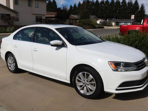 Used 2015 Volkswagen Jetta SE image 1