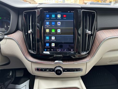 Used 2022 Volvo XC60 B5 Momentum w/ Climate Package image 17