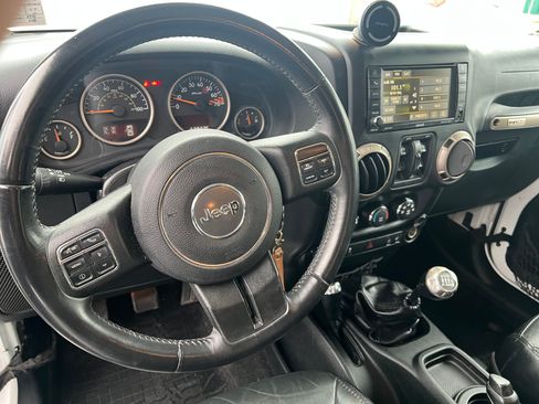 Used 2016 Jeep Wrangler Unlimited Sahara image 16