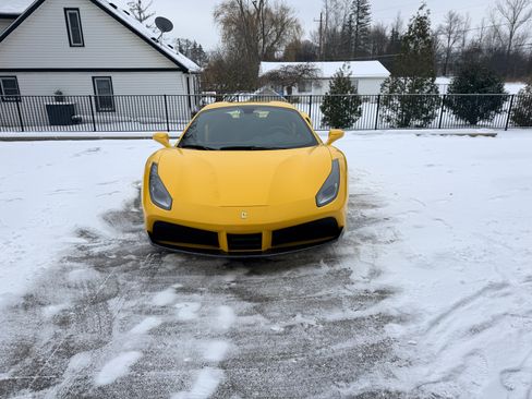 Used 2017 Ferrari 488 Spider image 9