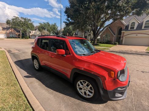 Used 2016 Jeep Renegade Latitude image 10