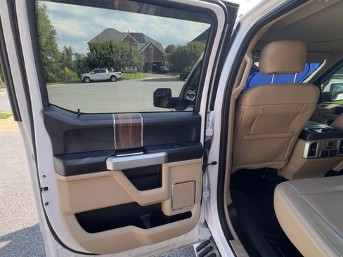 Used 2017 Ford F150 Lariat w/ Equipment Group 502A Luxury AWD/4WD image 11