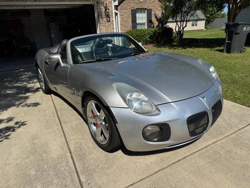 Used 2007 Pontiac Solstice GXP w/ Premium Package image 2