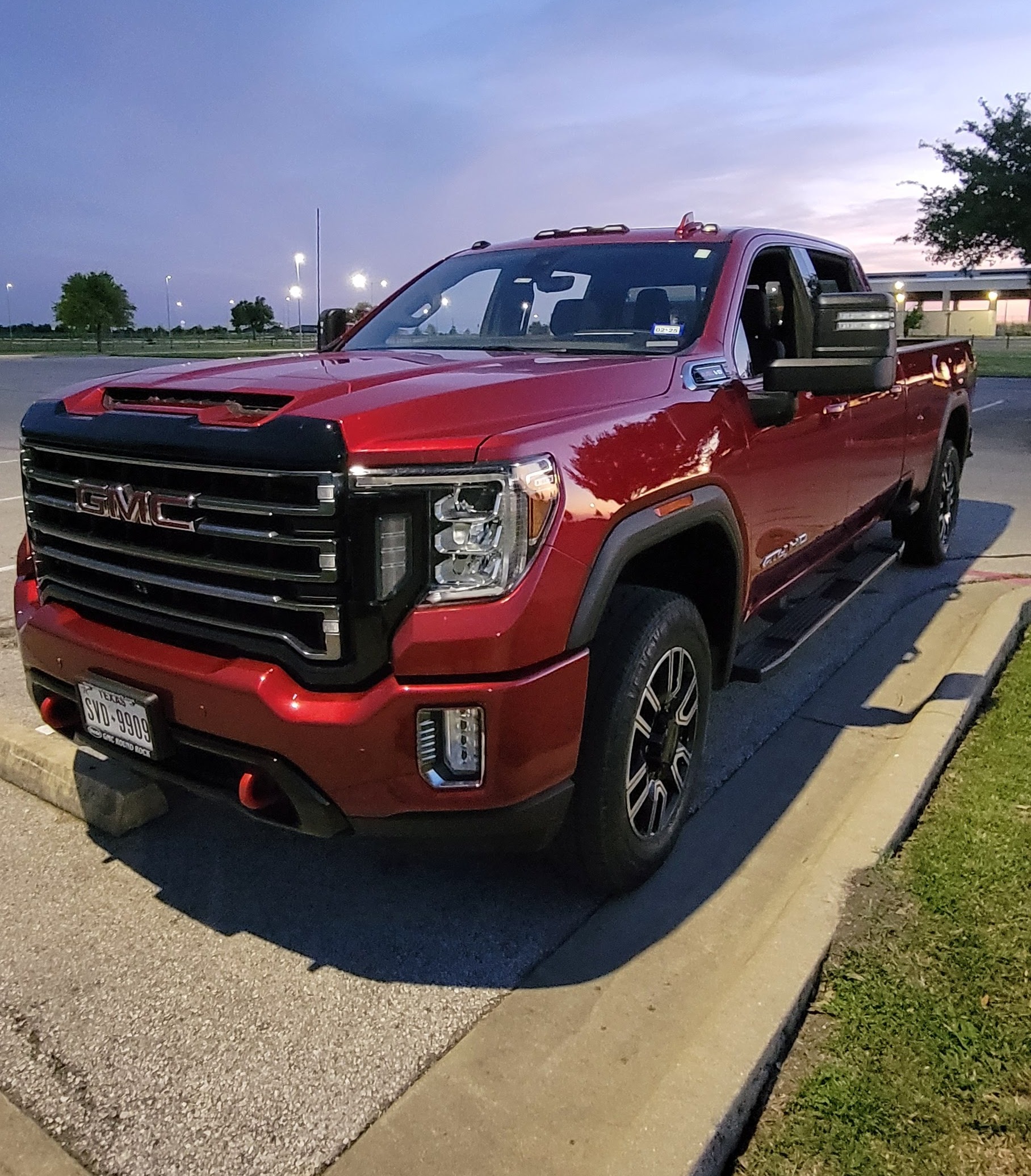 Used 2020 GMC Sierra 2500 AT4 AWD/4WD image 5