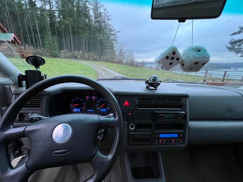 Used 2000 Volkswagen Eurovan GLS image 12