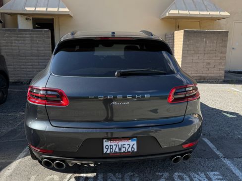 Used 2018 Porsche Macan Sport Edition image 2
