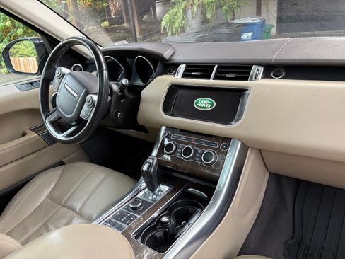 Used 2017 Land Rover Range Rover Sport HSE image 10