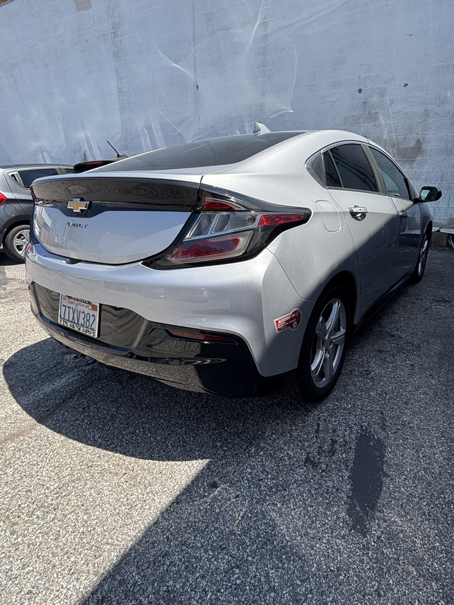 Used 2017 Chevrolet Volt LT FWD image 4