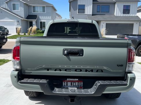 Used 2023 Toyota Tacoma TRD Off-Road w/ Technology Package image 5