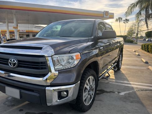 Used 2015 Toyota Tundra SR5 w/ SR5 Upgrade Package image 4