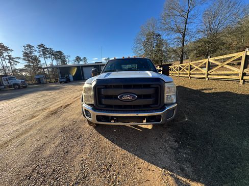 Used 2015 Ford F550 4x4 Crew Cab Super Duty image 5