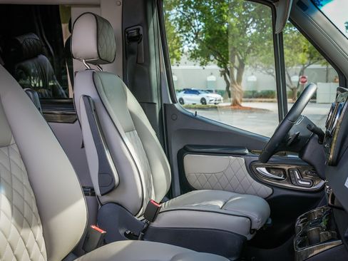 Used 2022 Mercedes-Benz Sprinter 2500 image 21