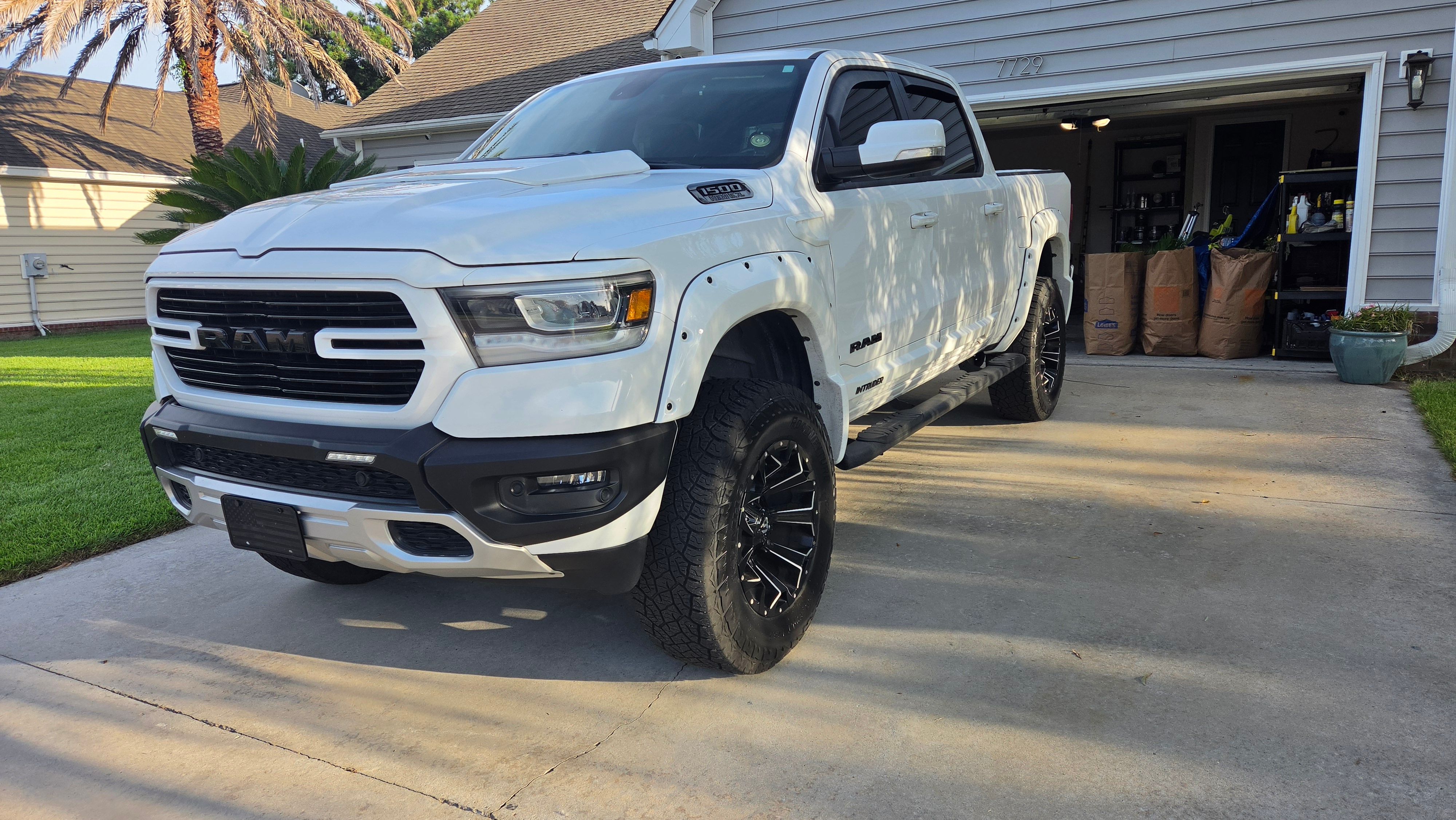 Used 2019 RAM 1500 Big Horn AWD/4WD image 1