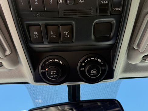 Used 2017 Toyota 4Runner TRD Off-Road Premium AWD/4WD image 24