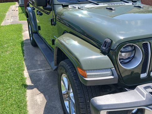 Used 2020 Jeep Wrangler Unlimited Sahara image 13