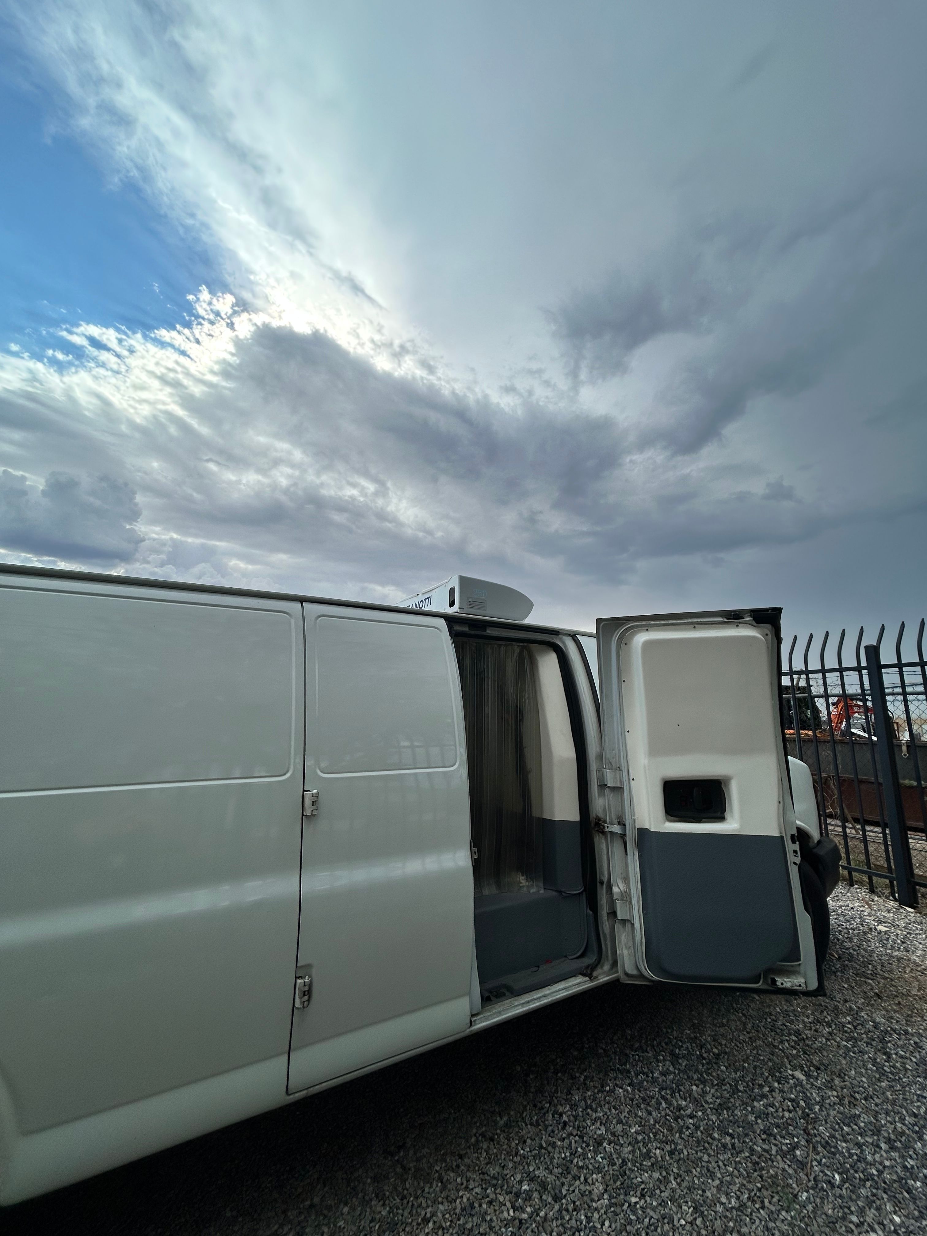 Used 2011 Chevrolet Express 2500 Extended RWD image 5
