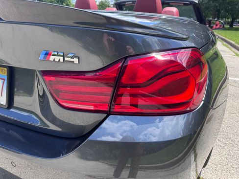 Used 2018 BMW M4 Convertible RWD image 22