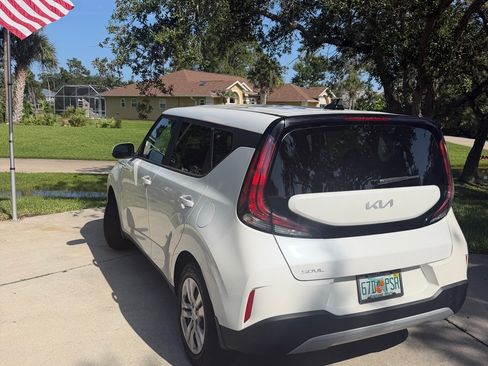 Used 2023 Kia Soul LX FWD image 4