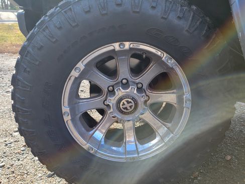 Used 2005 HUMMER H2 w/ Preferred Equipment Group image 11