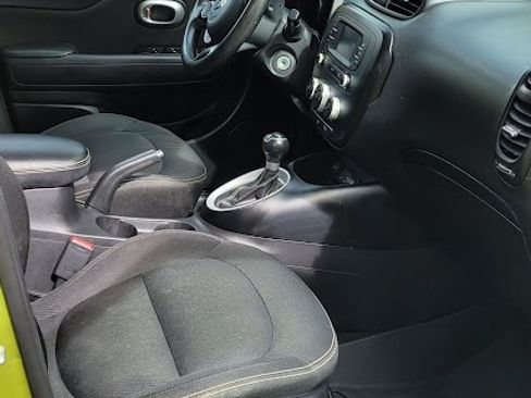Used 2016 Kia Soul + image 9