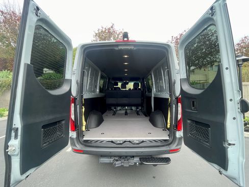 Used 2024 Mercedes-Benz Sprinter 2500 image 4