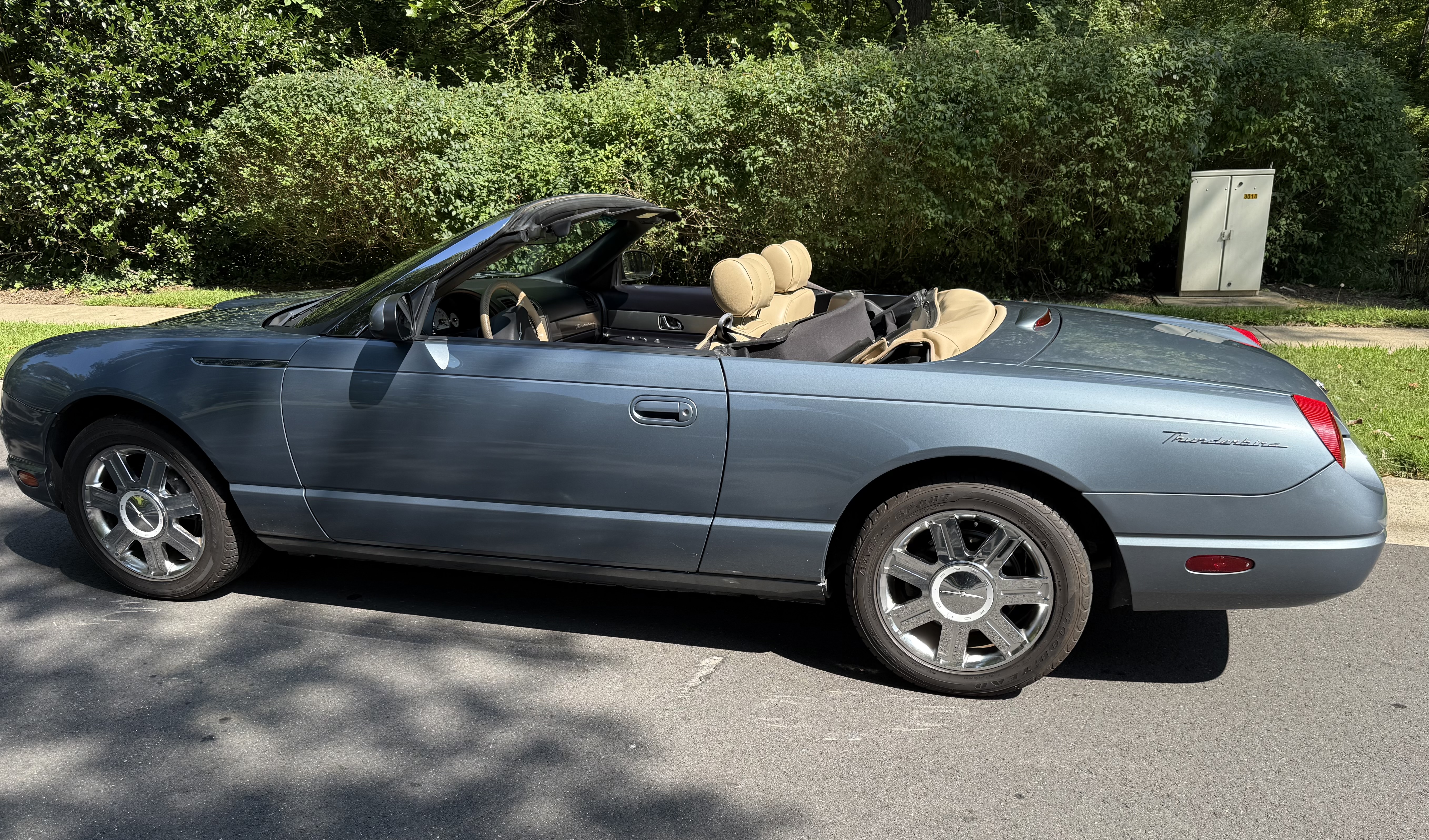 Used 2005 Ford Thunderbird RWD image 8