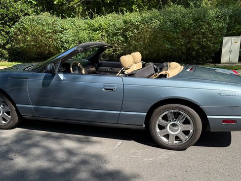 Used 2005 Ford Thunderbird RWD image 8