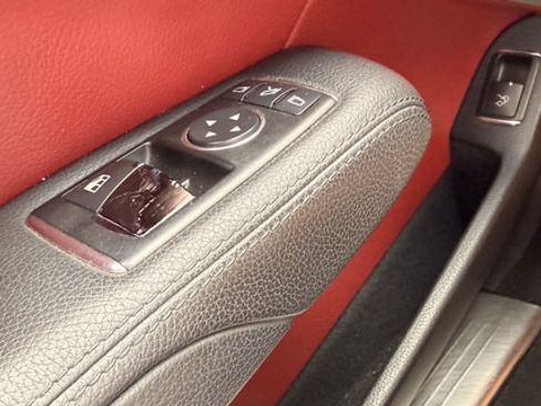 Used 2013 Mercedes-Benz SL 550 image 24