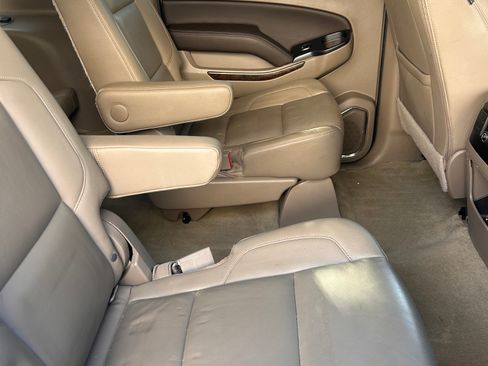 Used 2017 Chevrolet Suburban LT w/ Luxury Package image 28