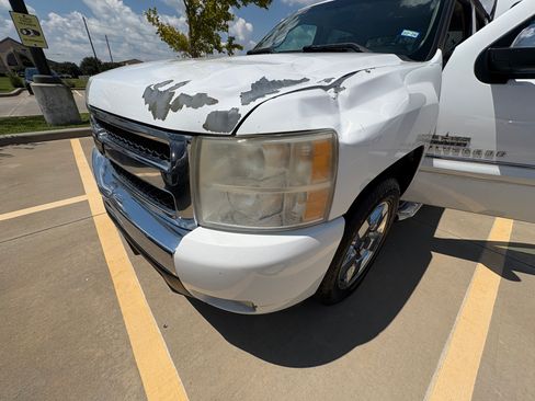 Used 2011 Chevrolet Silverado 1500 LT w/ Texas Edition image 13