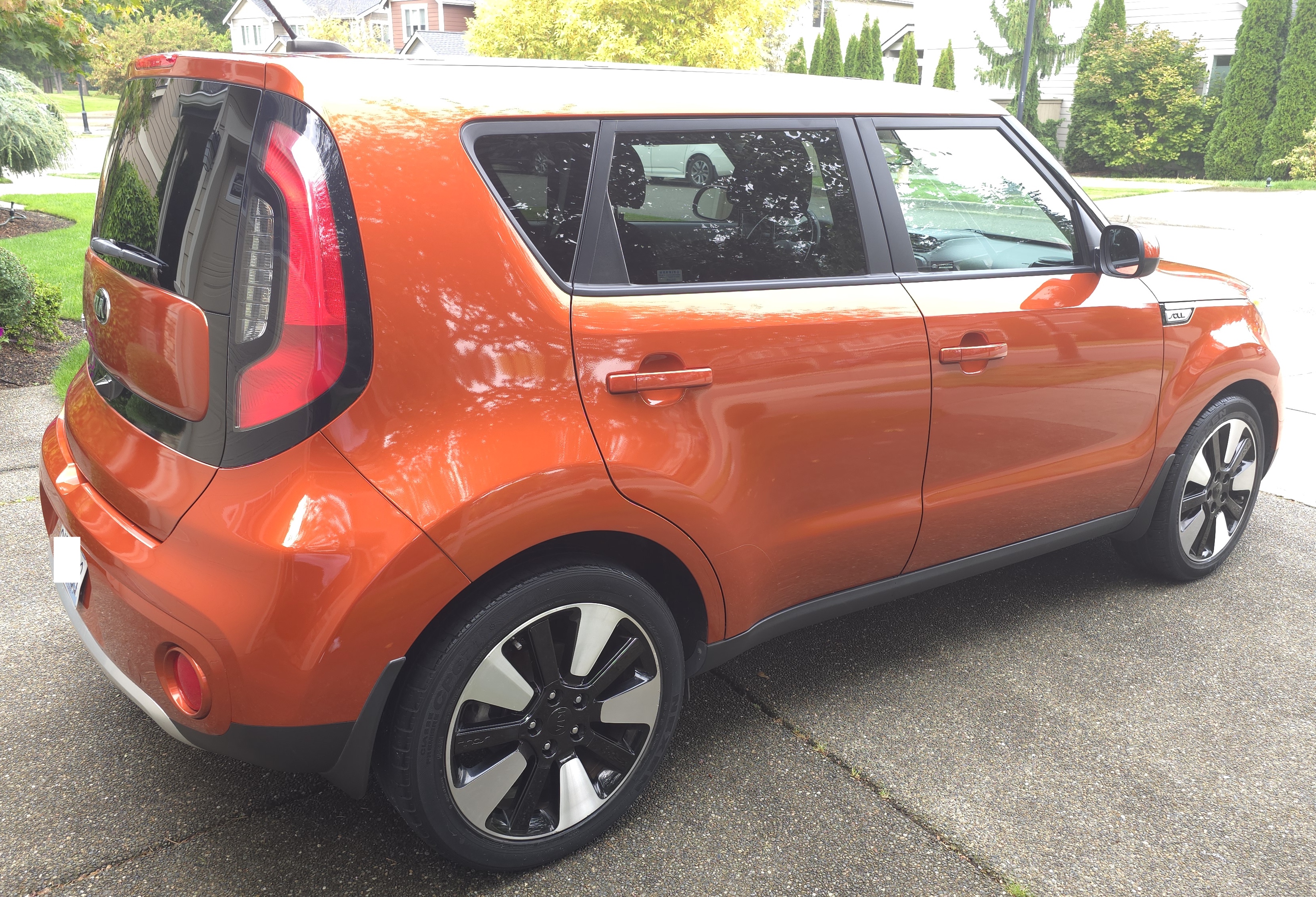 Used 2018 Kia Soul + FWD image 12