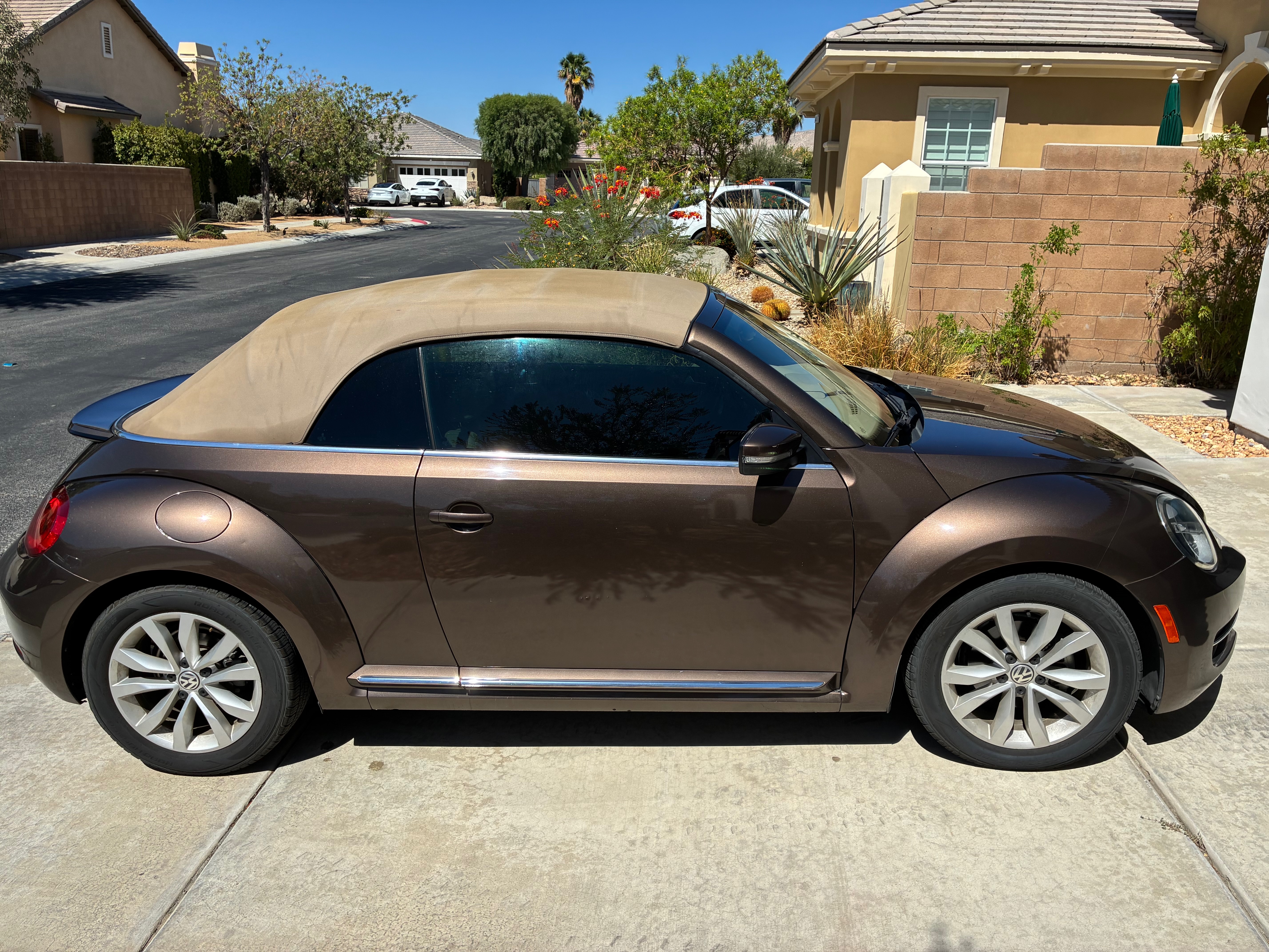 Used 2013 Volkswagen Beetle TDI FWD image 12