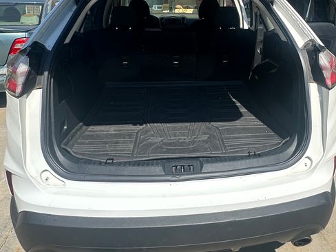 Used 2019 Ford Edge SE w/ Cargo Accessory Package AWD/4WD image 15