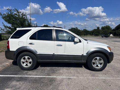 Used 2007 Kia Sorento EX w/ Luxury Pkg RWD image 11