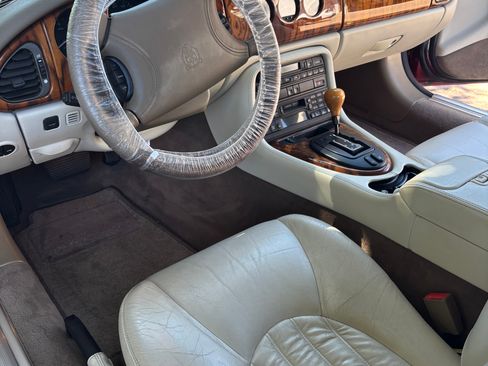 Used 1998 Jaguar XK8 Convertible RWD image 20