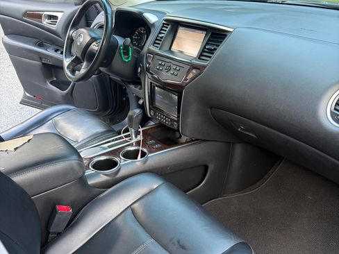 Used 2014 Nissan Pathfinder SL w/ SL Premium Package FWD image 11