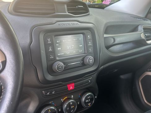 Used 2017 Jeep Renegade Limited AWD/4WD image 5