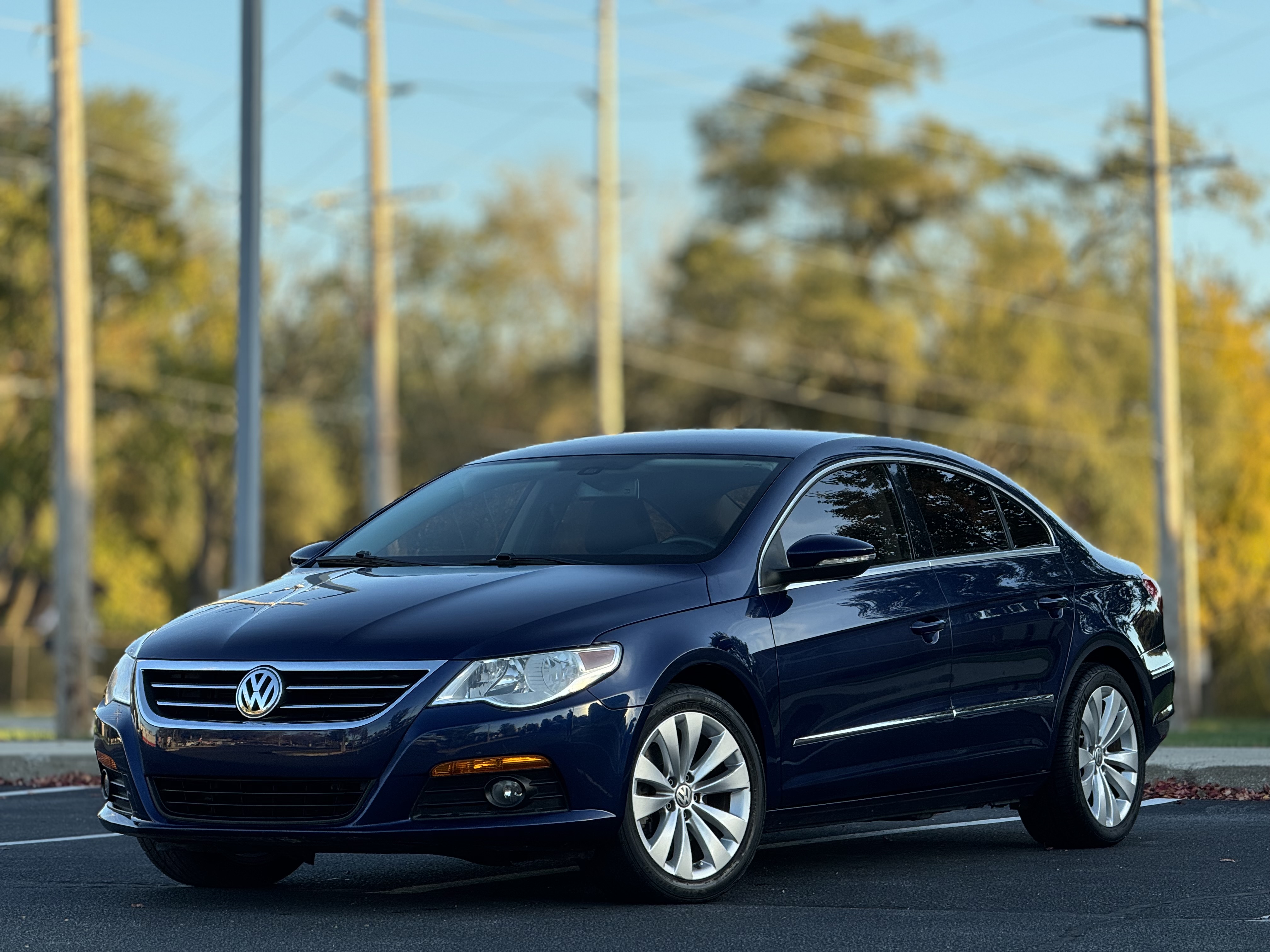 Used 2010 Volkswagen CC Sport FWD image 2